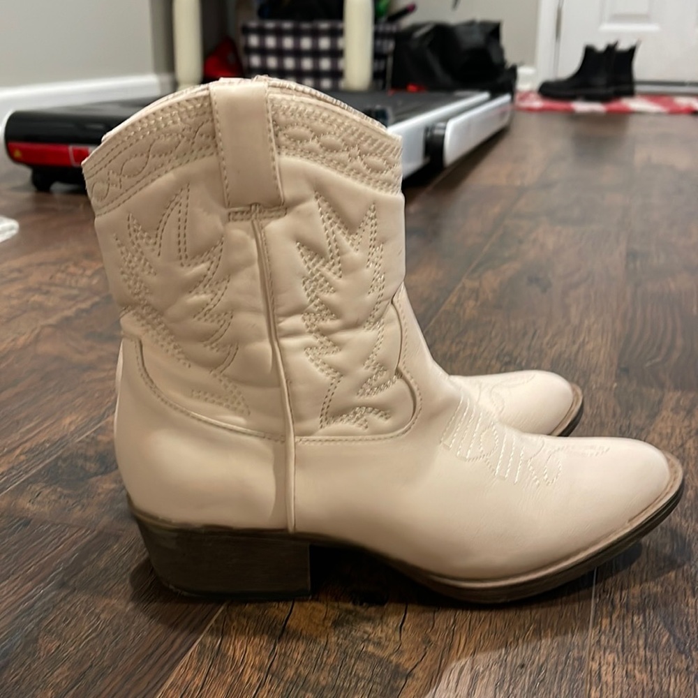 Urban Outfitters Matisse Blush Ankle Cowboy Boots